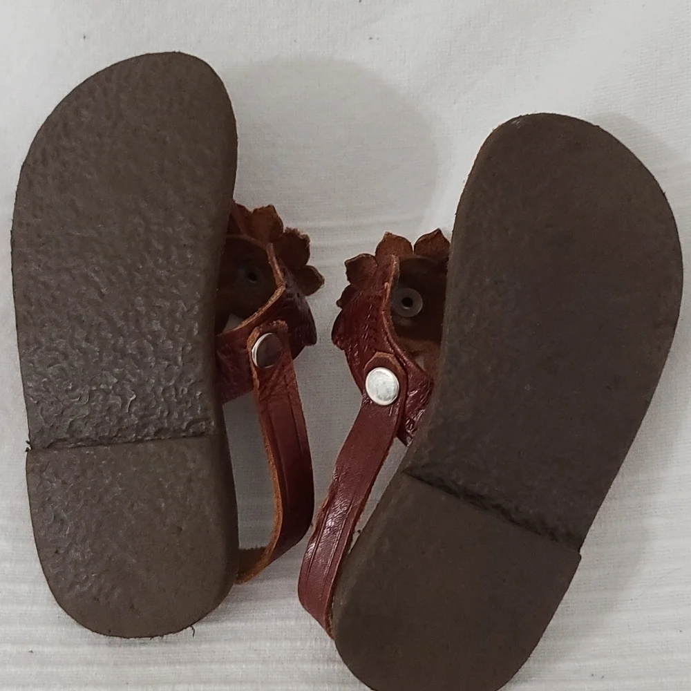 Toddler Girls Hand Tooled Leather Sandals Brown Buckles Floral Accents Sz 2(22)‎